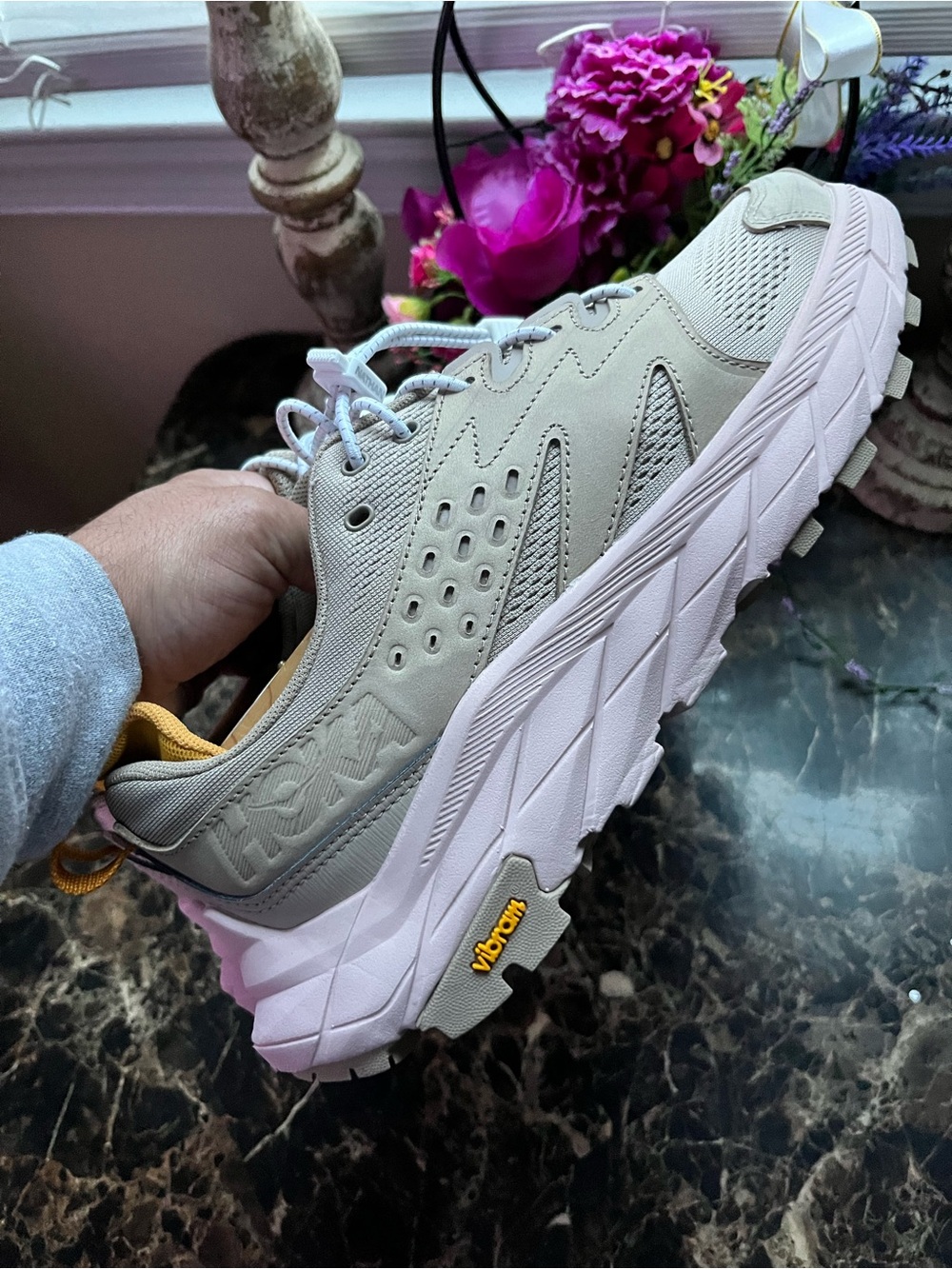 Hoka One
Annacapa Breeze Low
Trail-Running
Lifestyle Shoes
Size 9.5 for Women